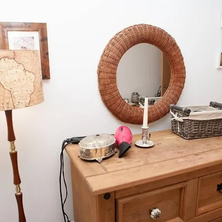 Apartment Modern 1 Bedroom Whapping Flat Bristol